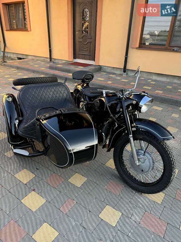 Мотоцикл з коляскою Днепр (КМЗ) К 750М 1965 в Львові