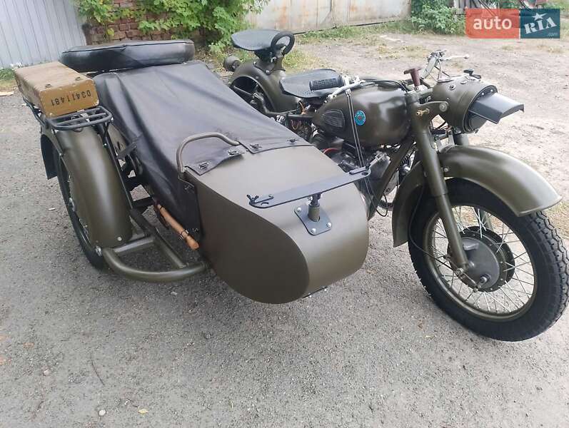 Мотоцикл з коляскою Днепр (КМЗ) MB 1971 в Корсунь-Шевченківському