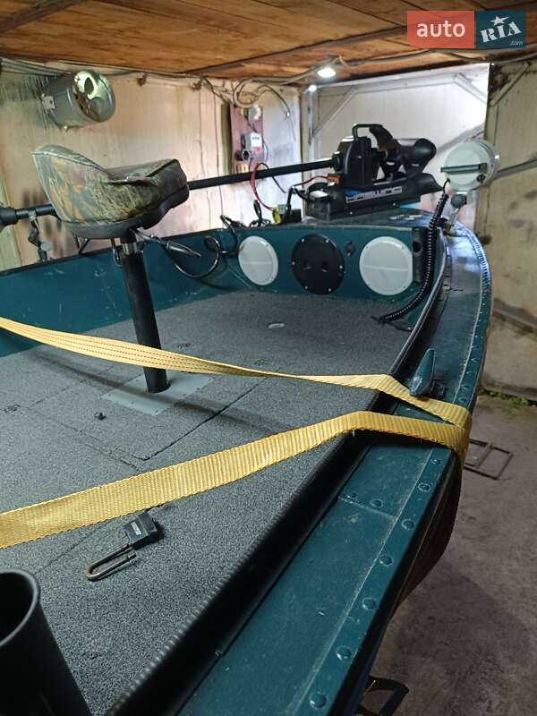 Катер Днепр 1 1986 в Полтаві фото 6 Катер Днепр 1 1986 в Полтаві