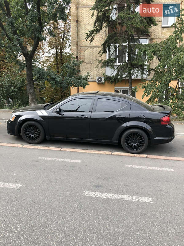 Седан Dodge Avenger 2013 в Києві