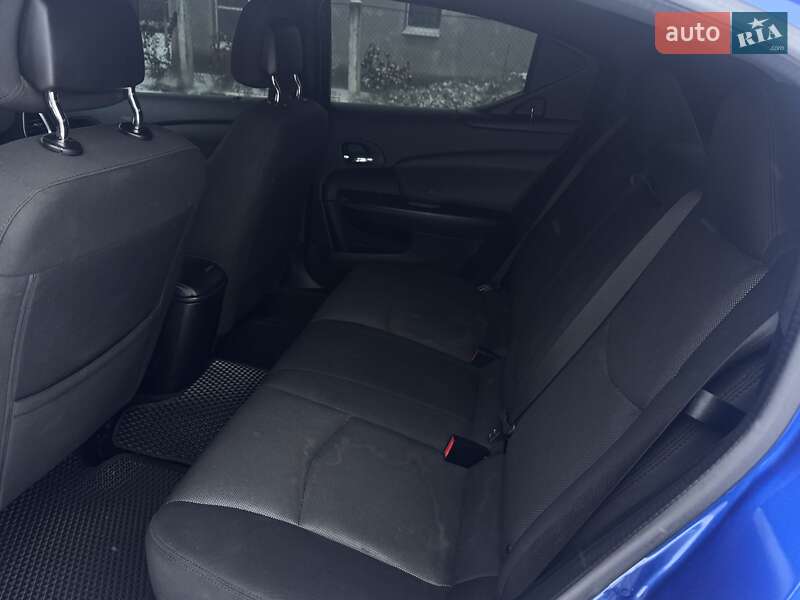 Седан Dodge Avenger 2014 в Кривом Роге