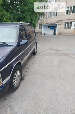 Минивэн Dodge Caravan 1990 в 