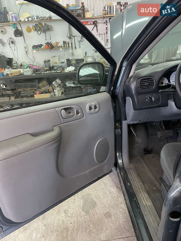 Мінівен Dodge Caravan 2003 в Броварах