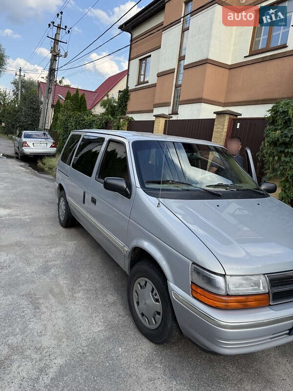 Мінівен Dodge Caravan 1993 в Києві