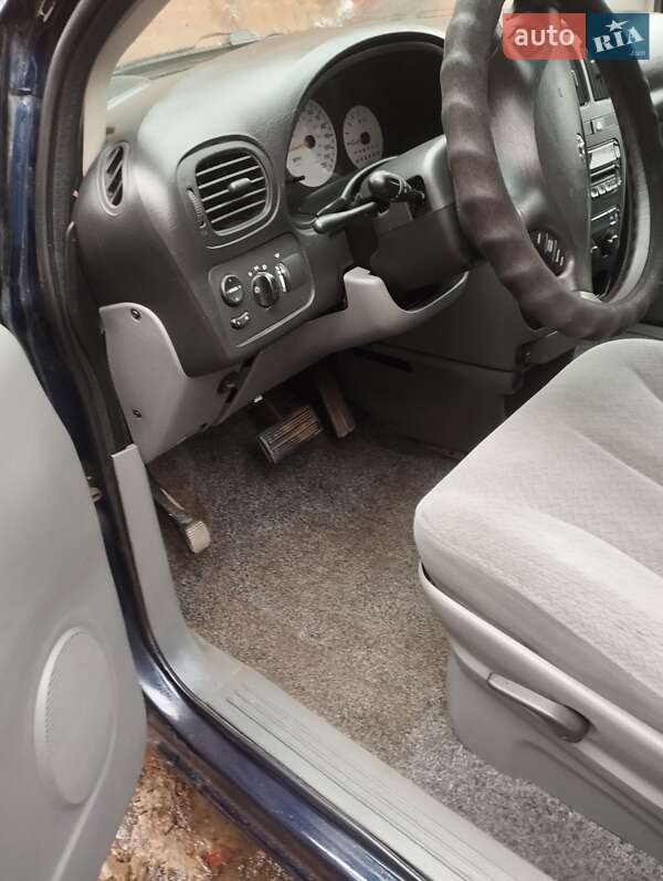 Минивэн Dodge Caravan 2005 в Кицмани