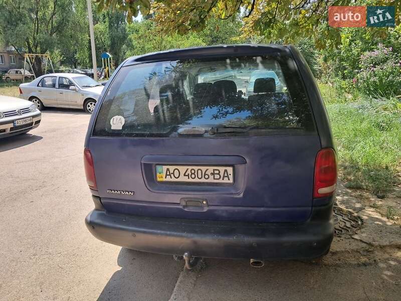 Минивэн Dodge Caravan 1997 в Ужгороде