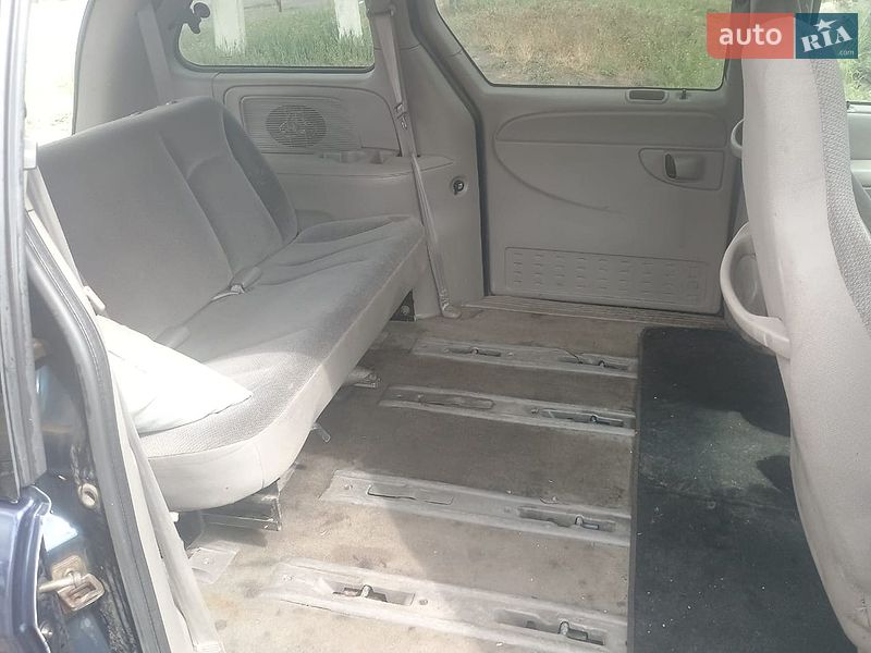 Мінівен Dodge Caravan 2002 в Ізюмі
