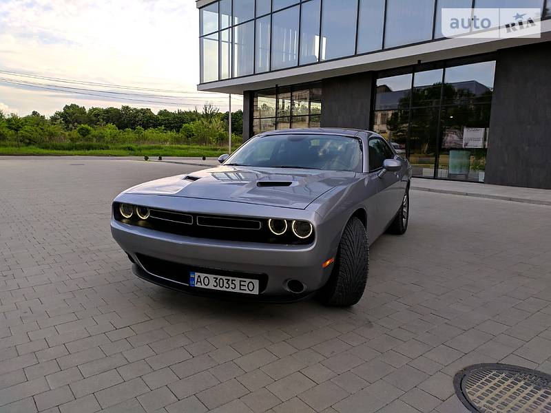Купе Dodge Challenger 2015 в Ужгороде