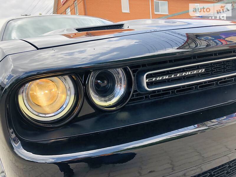 Купе Dodge Challenger 2017 в Києві