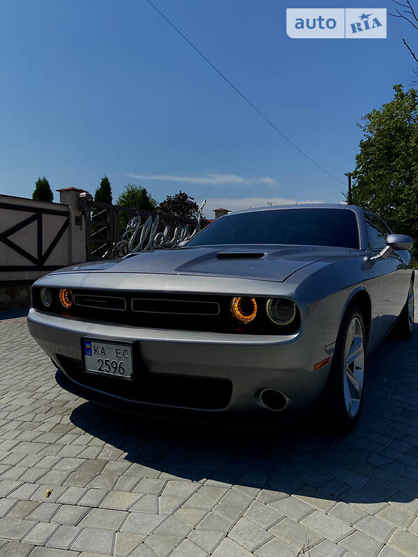 Купе Dodge Challenger 2015 в Черновцах