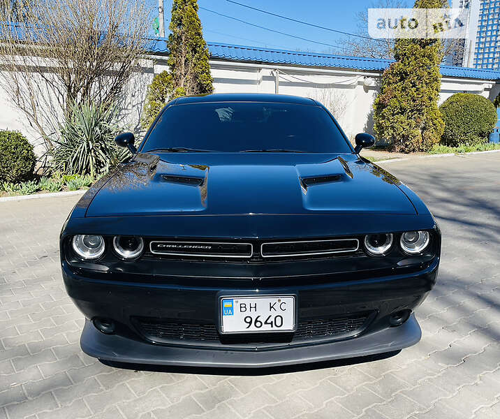 Купе Dodge Challenger 2016 в 