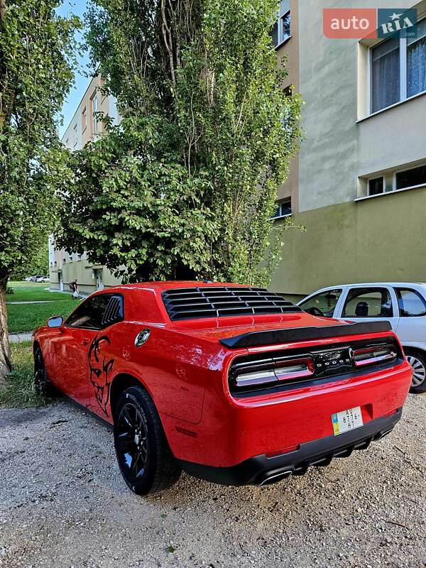 Купе Dodge Challenger 2016 в Берегово