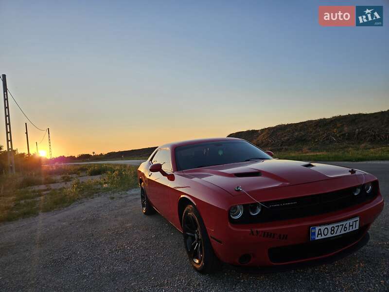 Купе Dodge Challenger 2016 в Берегово