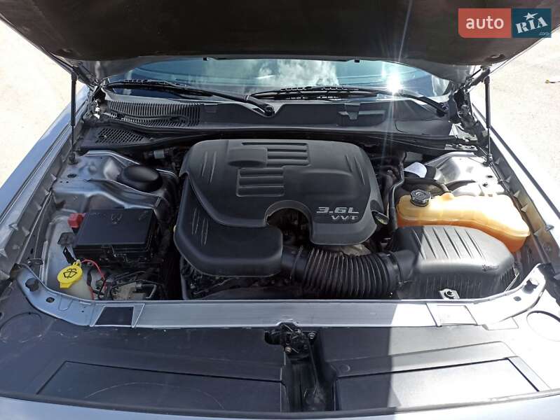 Купе Dodge Challenger 2016 в Вышгороде