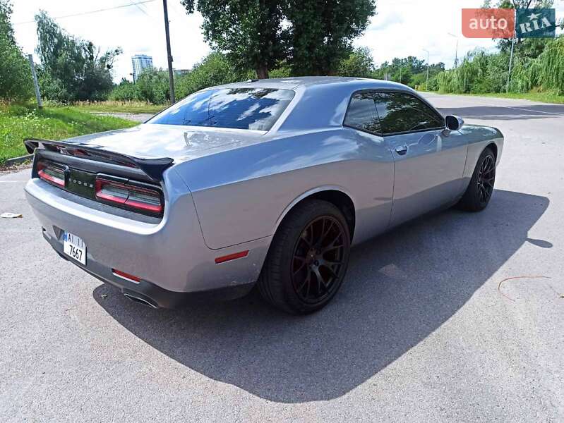 Купе Dodge Challenger 2016 в Вышгороде