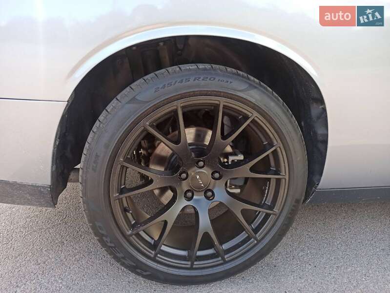 Купе Dodge Challenger 2016 в Вышгороде