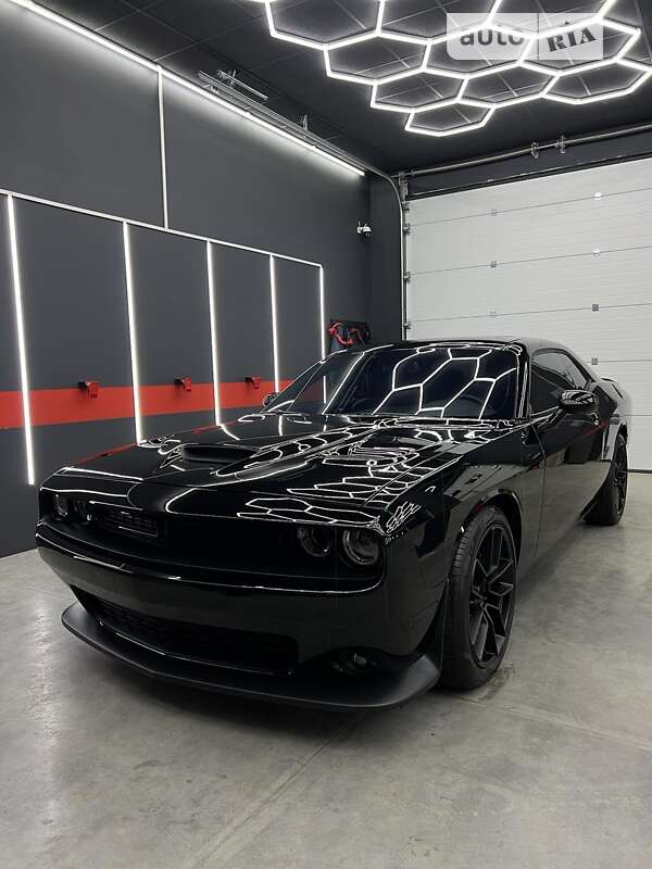 Купе Dodge Challenger 2019 в Ужгороді