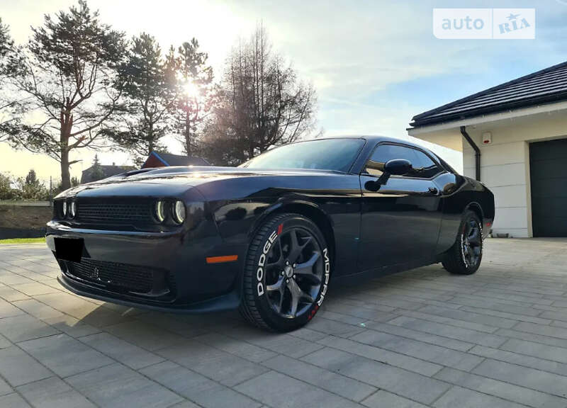 Купе Dodge Challenger 2019 в Львові