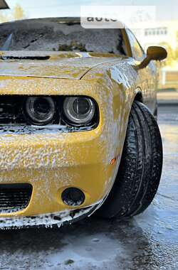 Купе Dodge Challenger 2017 в 