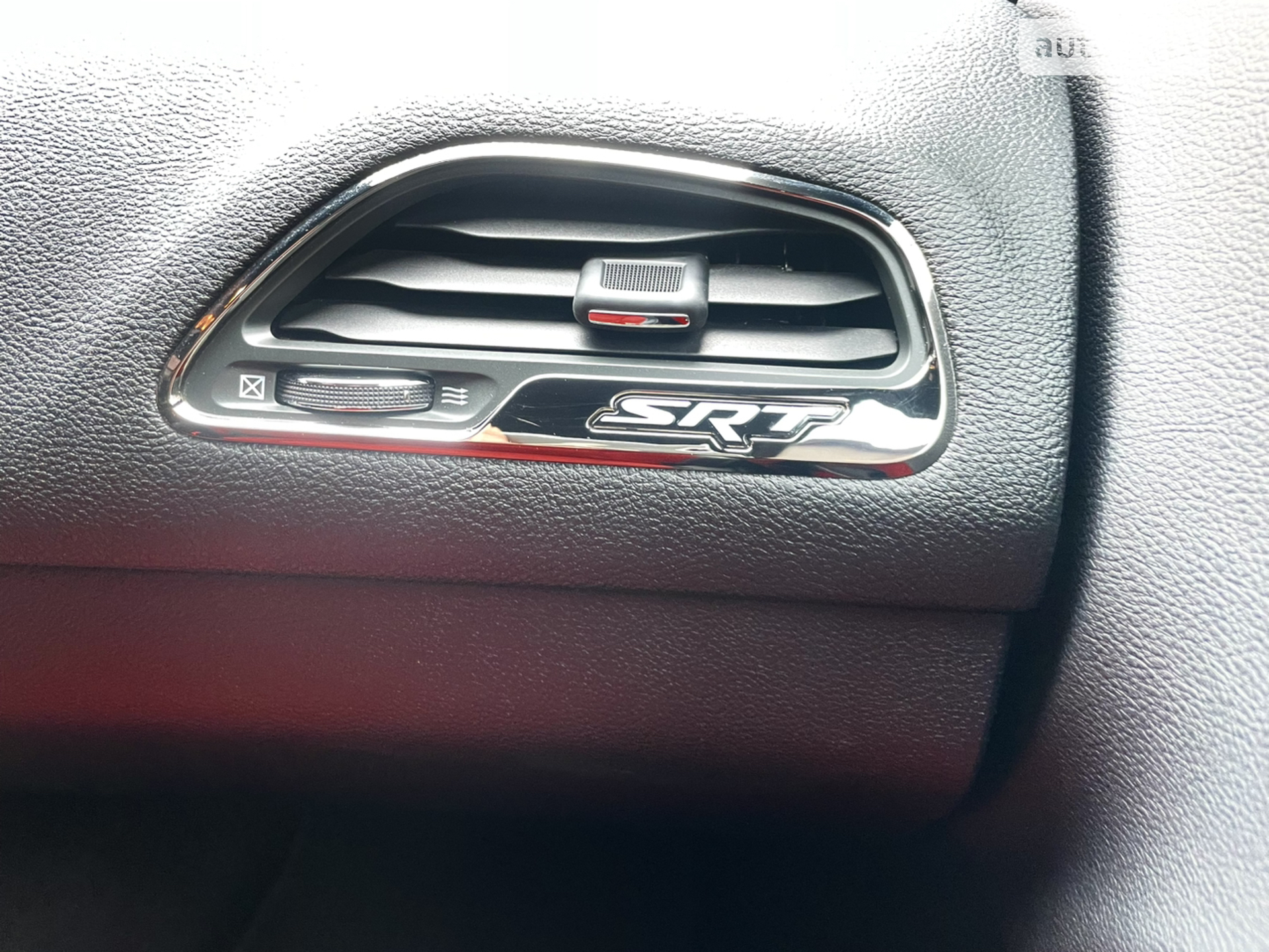 2016 Dodge Challenger - мініатюра 27
