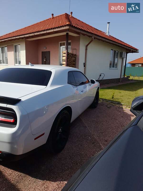 Купе Dodge Challenger 2016 в Киеве