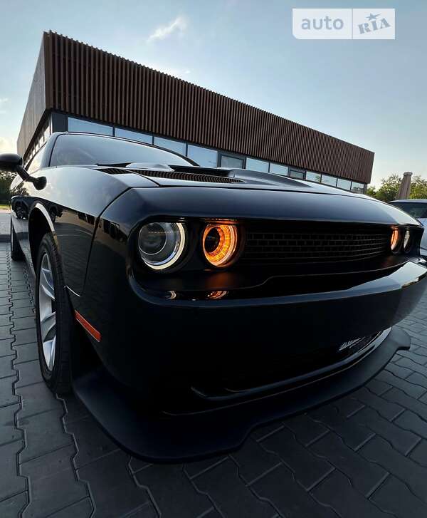 Купе Dodge Challenger 2015 в Жовтих Водах