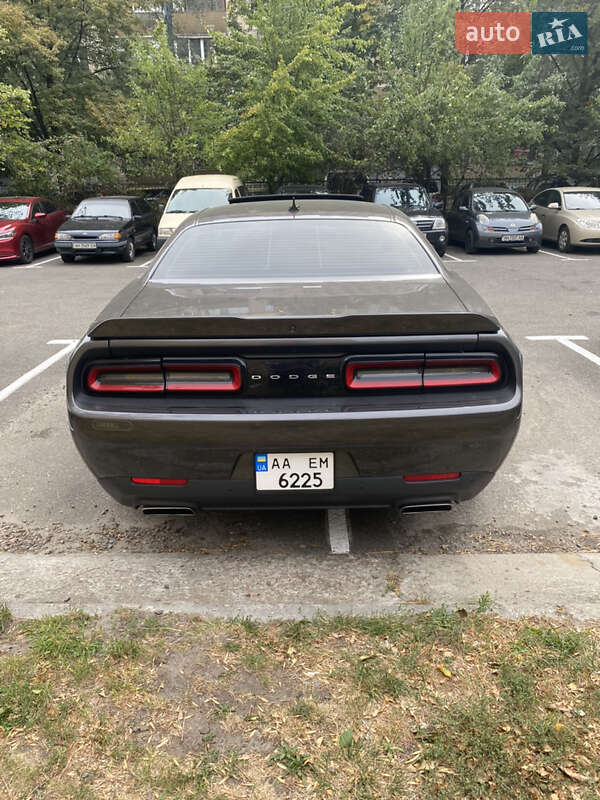 Купе Dodge Challenger 2016 в Києві