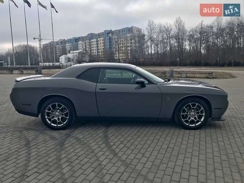 Купе Dodge Challenger 2017 в Львове