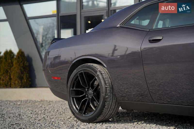 Купе Dodge Challenger 2019 в Черновцах