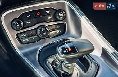 Купе Dodge Challenger 2018 в 