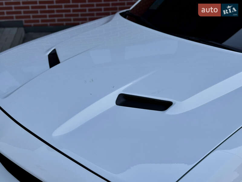 Купе Dodge Challenger 2018 в Львові