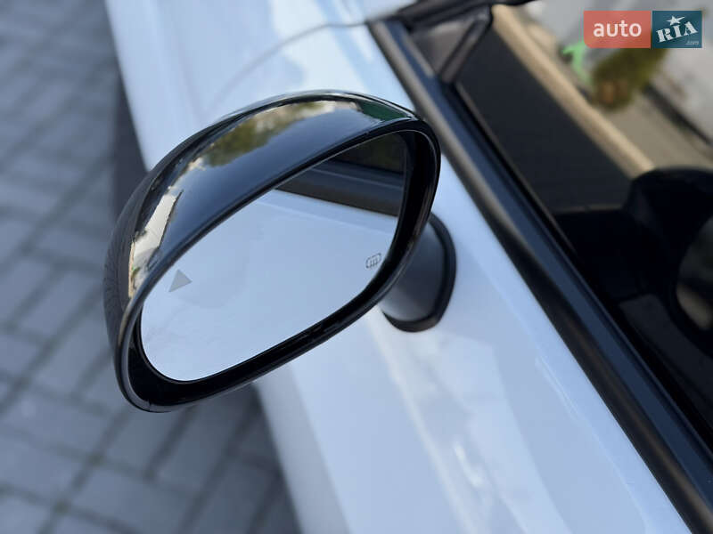 Купе Dodge Challenger 2018 в Львові