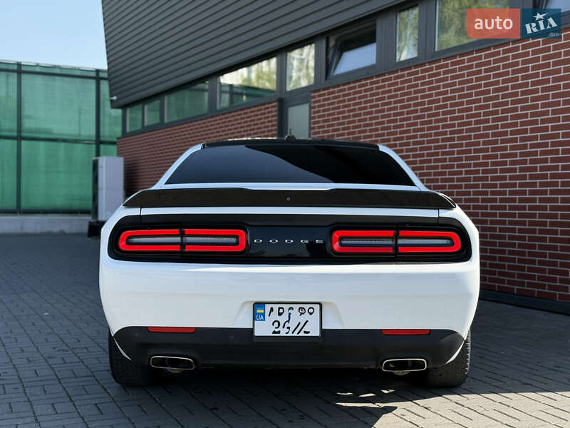 Купе Dodge Challenger 2018 в Львові