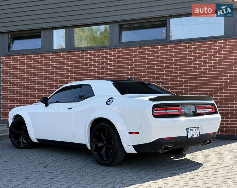 Купе Dodge Challenger 2018 в Львові