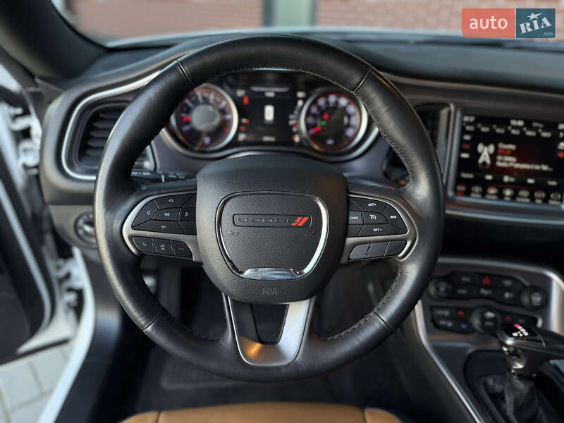 Купе Dodge Challenger 2018 в Львові