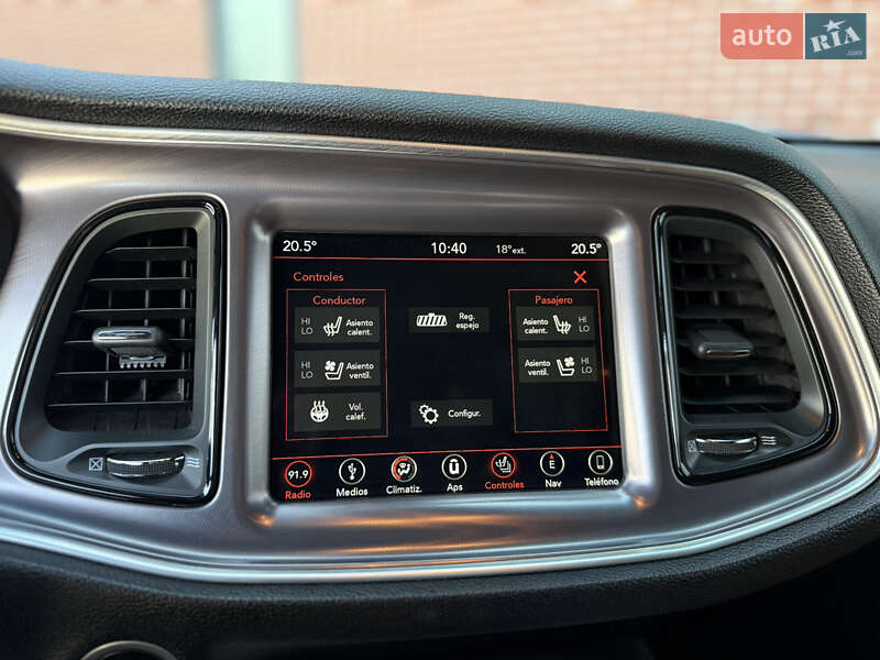 Купе Dodge Challenger 2018 в Львові