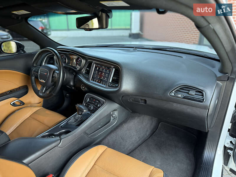 Купе Dodge Challenger 2018 в Львові