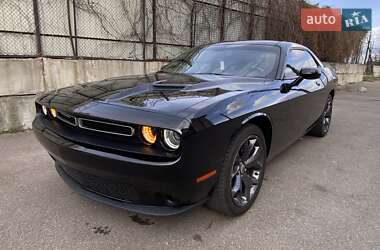 Купе Dodge Challenger 2017 в 