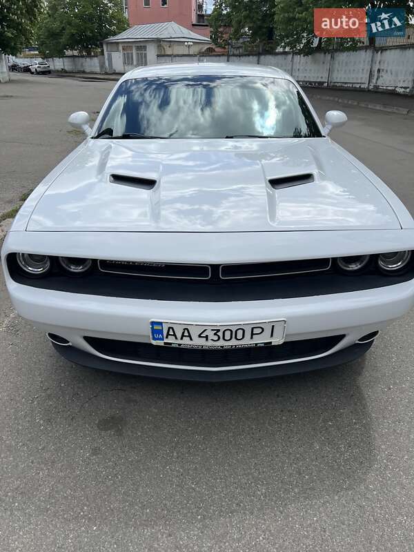 Купе Dodge Challenger 2016 в Киеве