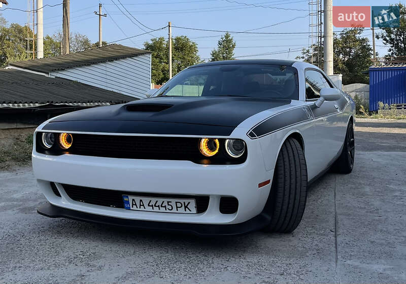 Купе Dodge Challenger 2016 в 