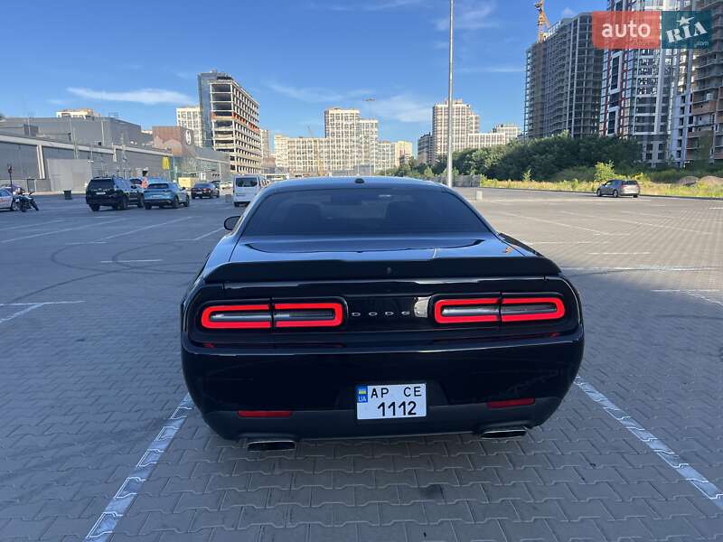 Купе Dodge Challenger 2015 в Киеве
