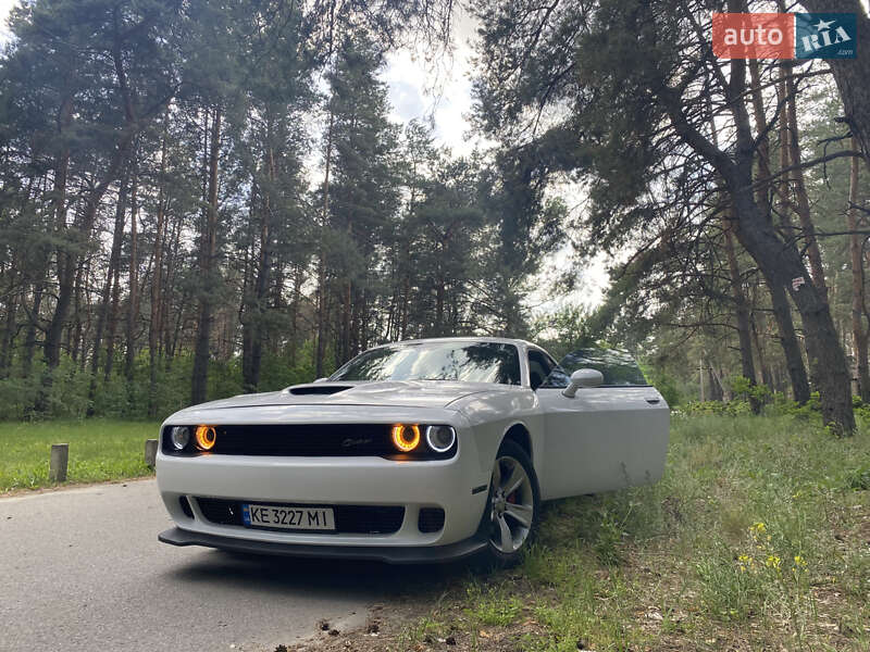Купе Dodge Challenger 2018 в 