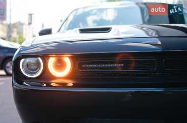 Купе Dodge Challenger 2017 в 