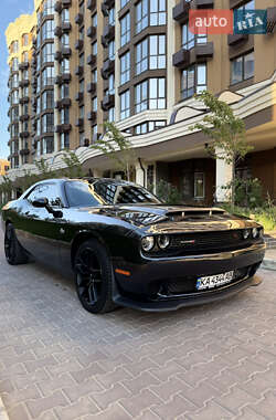 Купе Dodge Challenger 2017 в 