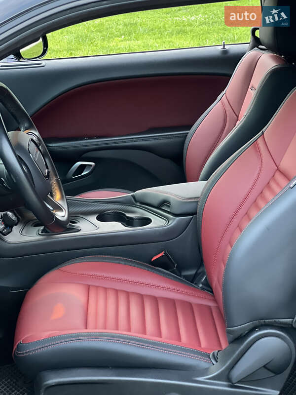 Купе Dodge Challenger 2017 в Львові