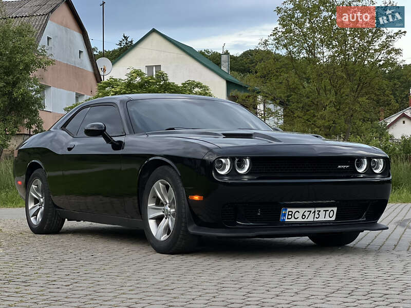 Купе Dodge Challenger 2017 в Львові