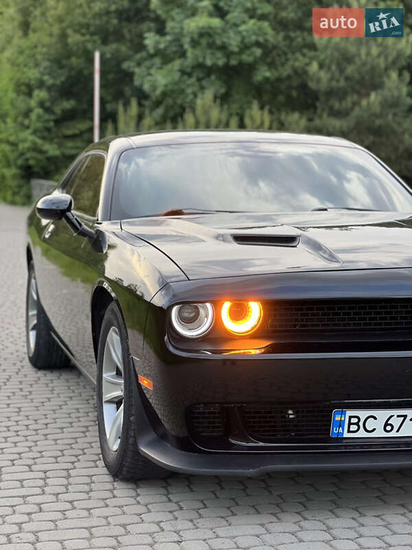 Купе Dodge Challenger 2017 в Львові