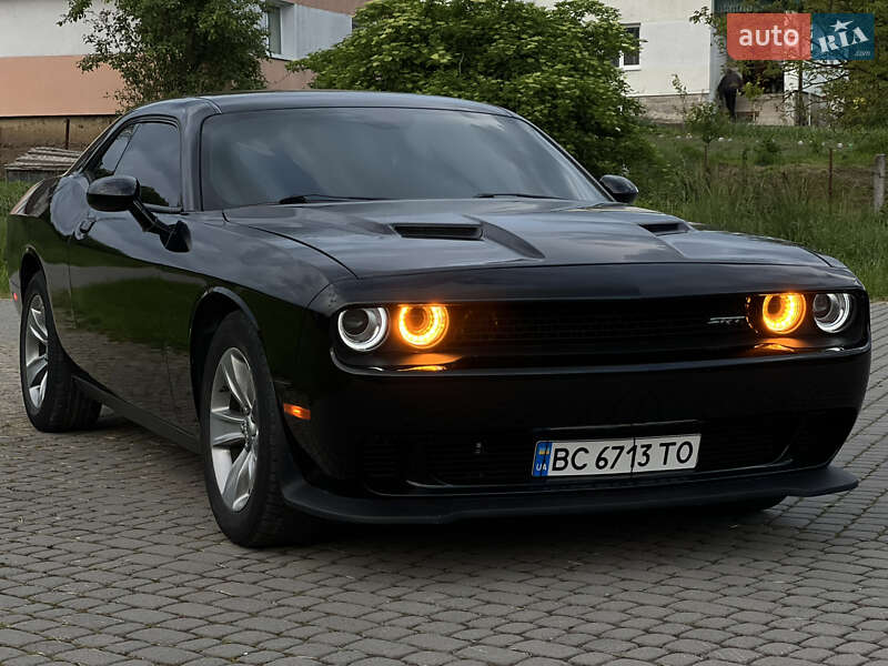 Купе Dodge Challenger 2017 в Львові