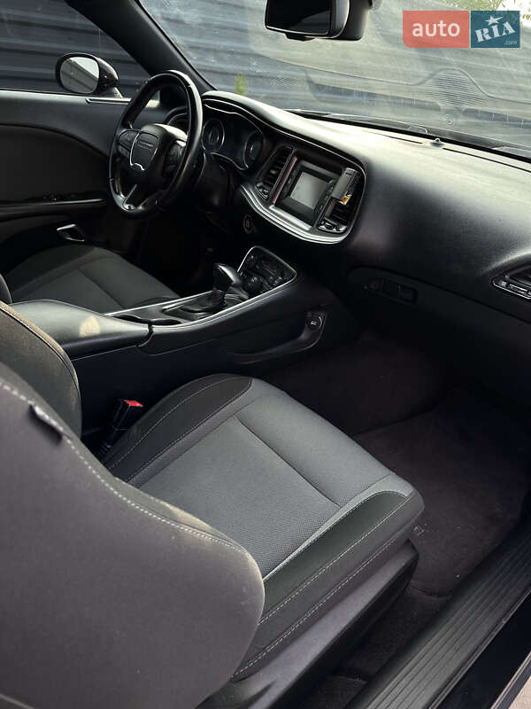 Купе Dodge Challenger 2015 в Луцке
