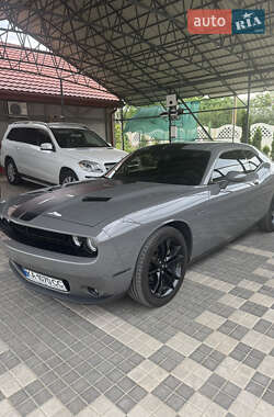 Купе Dodge Challenger 2017 в 